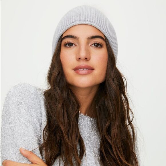 ⭐️HOST PICK⭐️ Main Character Grey Elana Beanie - Picture 2 of 6